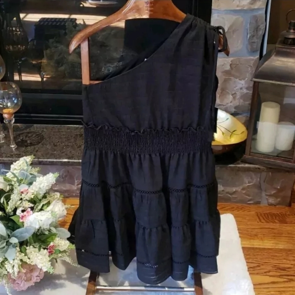Nwt Taylor  black one shoulder asymetric dress